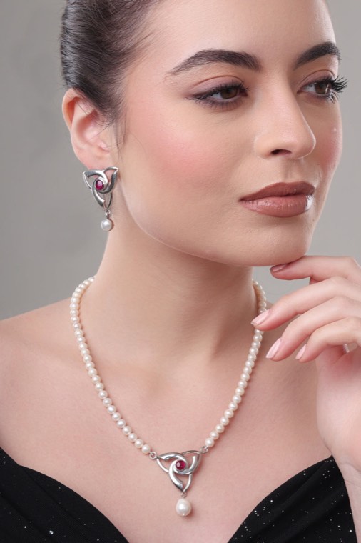 Trinity Pearl Necklace Set
